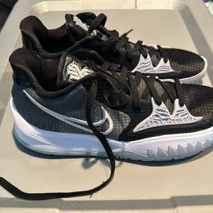 Nike Kyrie 4 - NO INSERTS